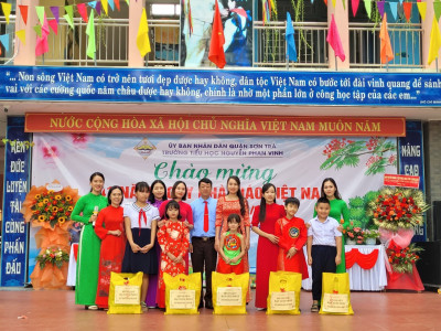Liên đội Nguyễn Phan Vinh tổ chức kỉ niệm ngày nhà giáo Việt Nam 20.11
