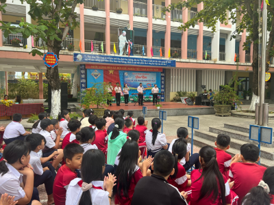 Trường Tiểu học Nguyễn Phan Vinh tổ chức giao lưu văn nghệ với câu lạc bộ người khuyết tật nhân ái.