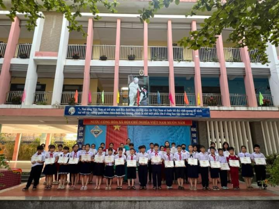Trường Tiểu học Nguyễn Phan Vinh tổ chức trao giấy khen đồng diễn võ thuật và trao giải thi kể chuyện cấp trường năm học 2023 - 2024. 🌻