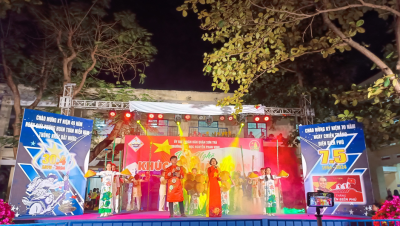 Trường Tiểu Học Nguyễn Phan vinh tổ chức liên hoan văn nghệ chào mừng kỉ niệm 49 năm ngày giải phóng miền nam thống nhất đất nước. 🌻🌻🌻🌻