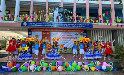 Trường Tiểu học Nguyễn Phan Vinh tổ chức lễ bế giảng và tuyên dương khen thưởng năm học 2023-2024.