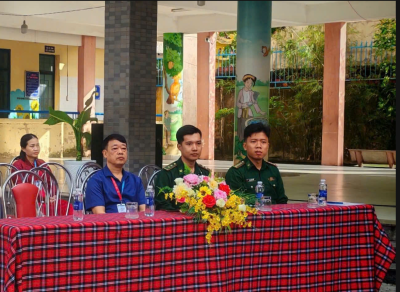 🪖 Sáng ngày 15/12, Trường Tiểu học Nguyễn Phan Vinh phối hợp với Đồn Biên phòng Sơn Trà tổ chức buổi tuyên truyền, giáo dục truyền thống nhân kỷ niệm 81 năm Ngày thành lập Quân đội nhân dân Việt Nam (22/12/1944 – 22/12