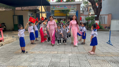 ĐÓN TRẺ MẦM NON NHÓM LỚP ĐỘC LẬP XUÂN PHÚC THAM QUAN, GIAO LƯU TRẢI NGHIỆM TẠI TRƯỜNG TIỂU HỌC NGUYỄN PHAN VINH